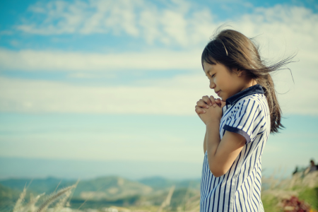 little girl praying